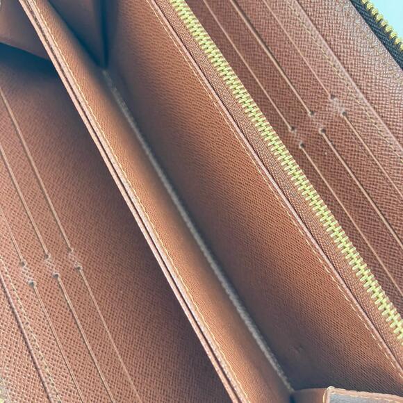 Louis Vuitton Zippy Wallet - Picture 10 of 13